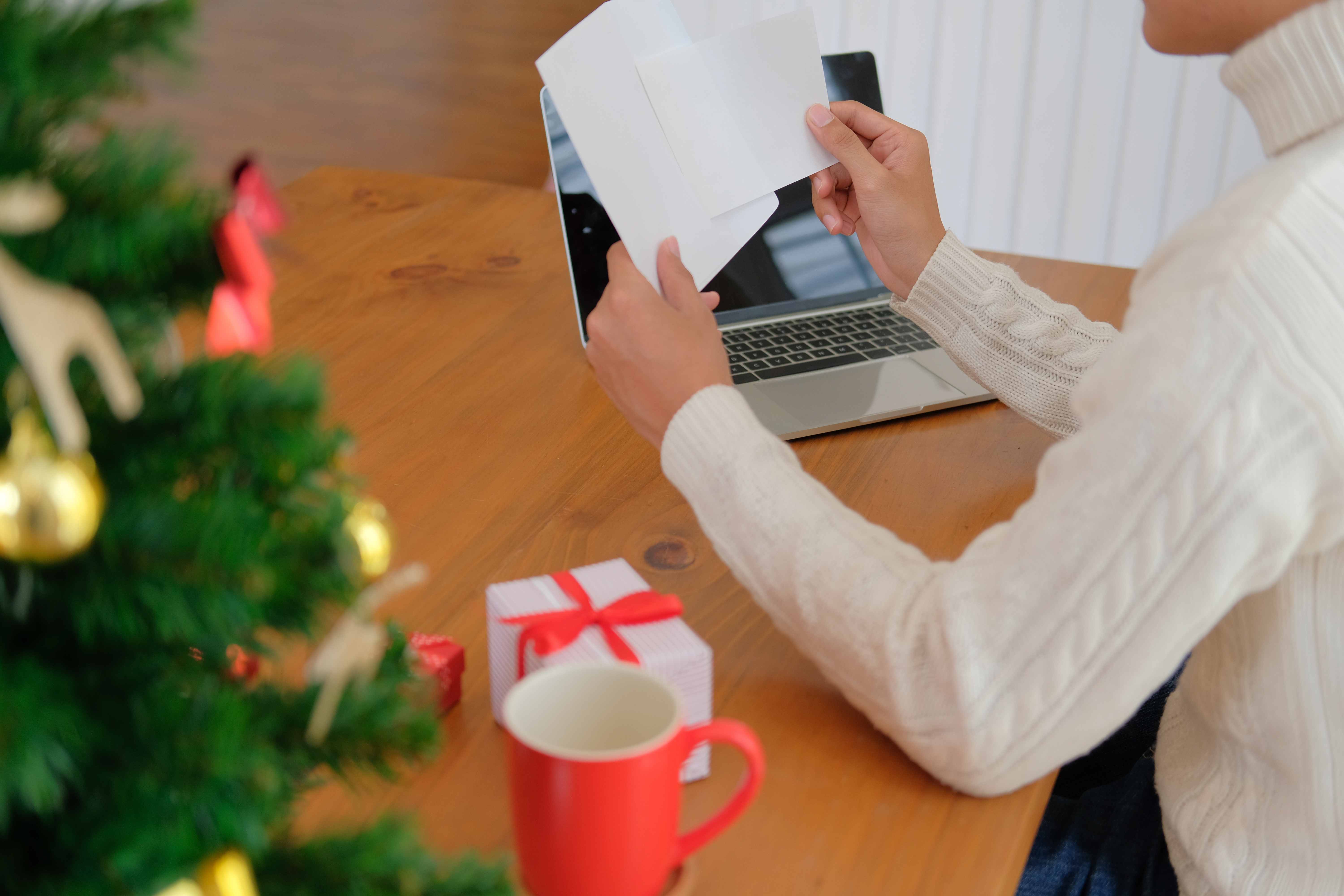 Определение выходных и нерабочих праздничных дней