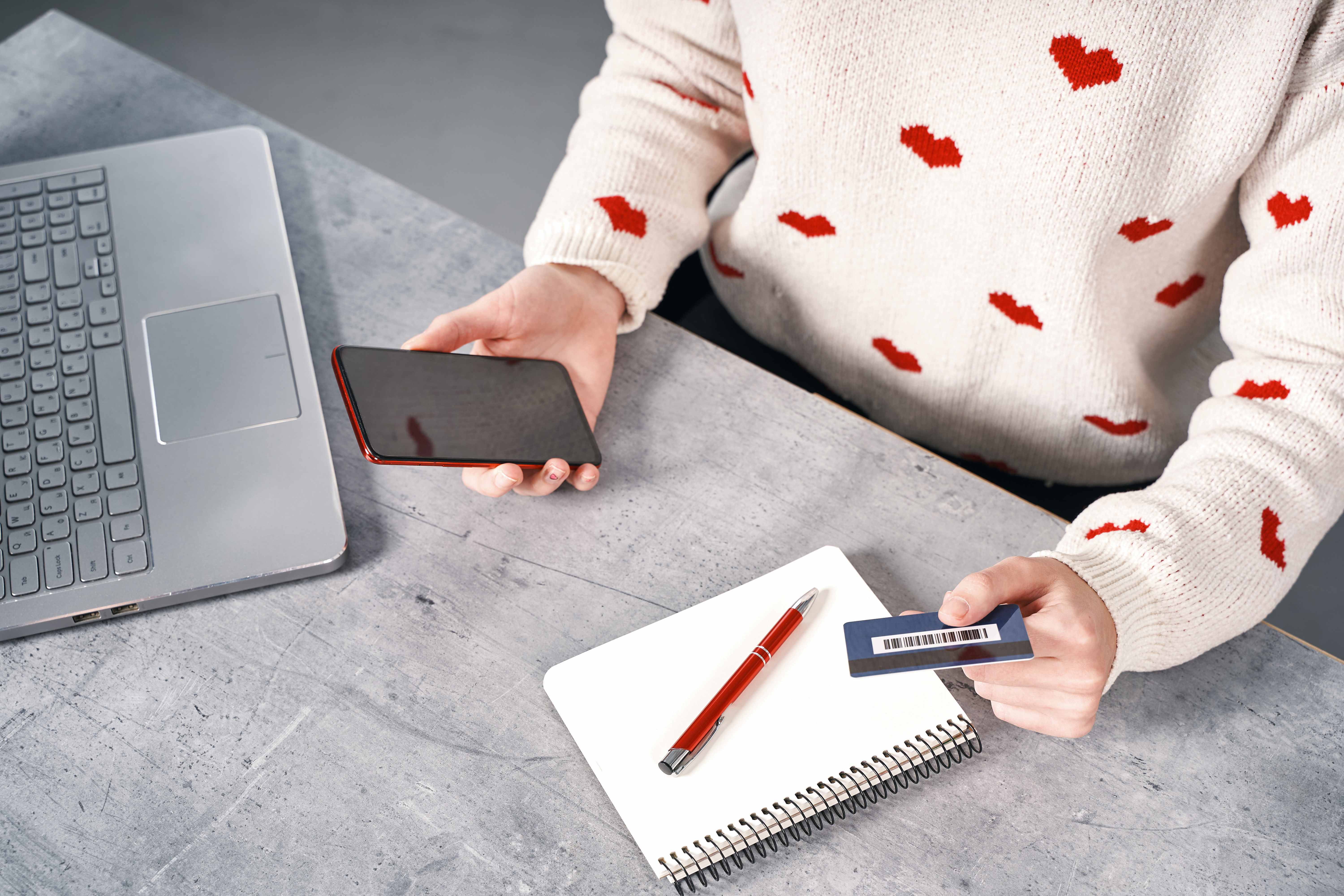 Как оплатить подписки с помощью подарочной карты